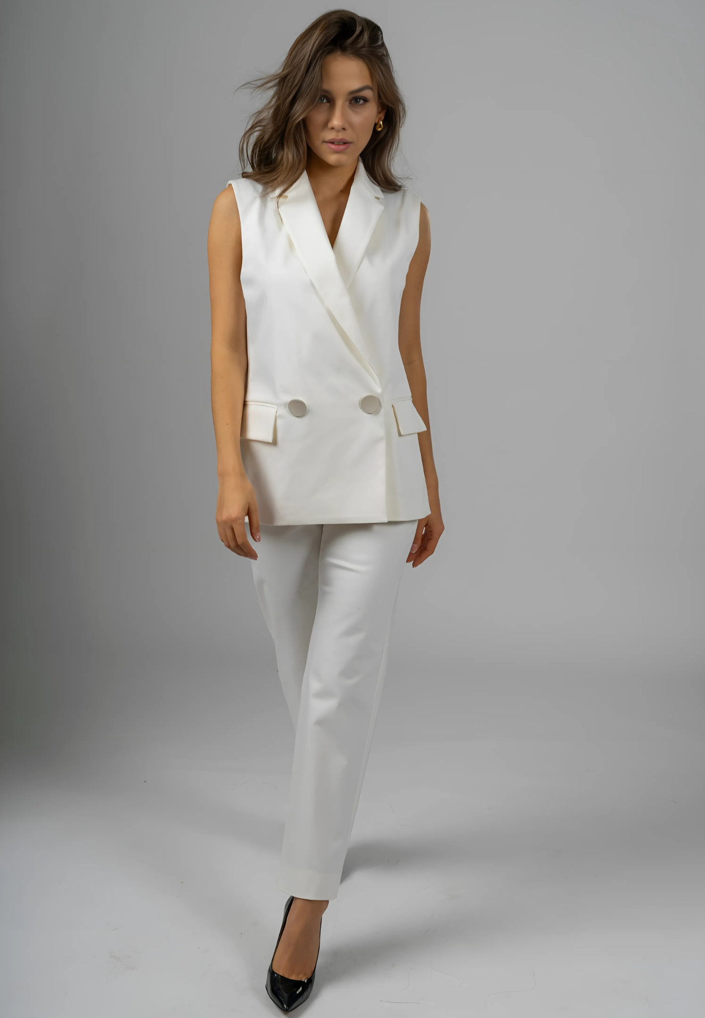  Italian designer clothing, Luxury fashion suits, Organic cotton clothing, Sleeveless blazer outfit, Made in Italy fashion,Double-breasted blazer women, Formal attire for women, white blazer, Tailored woman Italian suit
