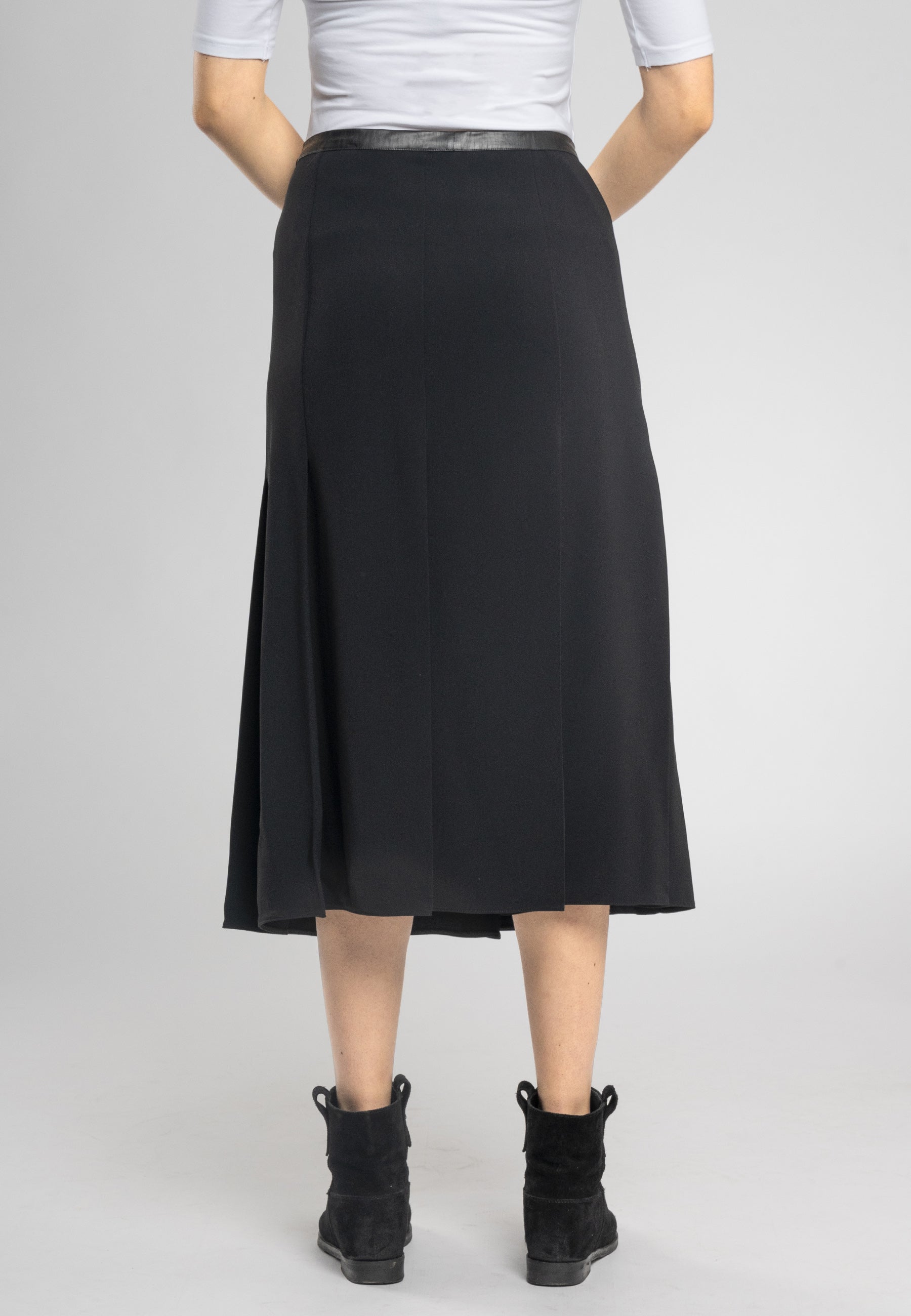 Italian made midi skirt, chic eco-friendly skirt, Italian viscose skirt, black A-line skirt, split midi skirt, stylish eco-leather waistband, luxury Italian fabric, sustainable fashion skirt